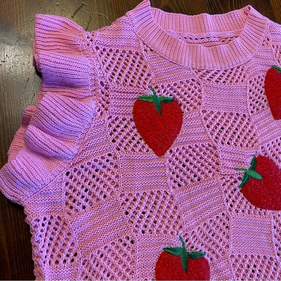 Boutique bubblegum pink strawberry SOFT crochet short flutter sleeve sweater szL - Picture 2 of 10